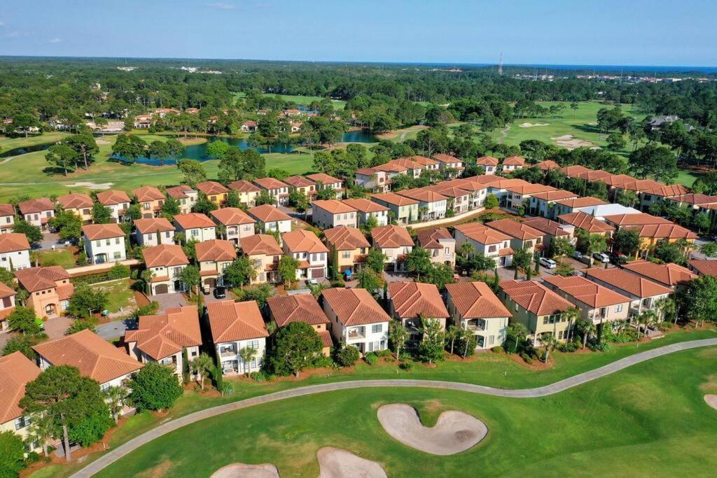 Large 4 Bedroom With Bunk Room And 2 Golf Carts! Destin Bagian luar foto